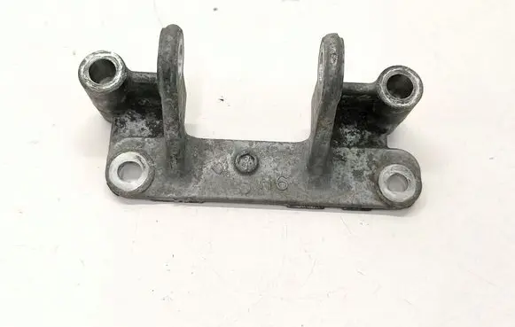 Subaru Outback (BS) Engine mounting bracket