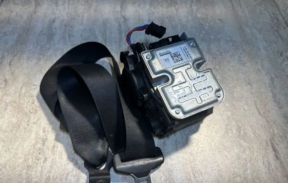 Mercedes-Benz CLS C219 Front seatbelt 609098200B