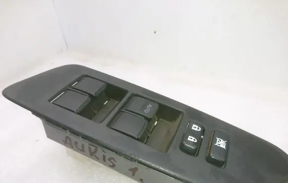 Toyota Auris 150 Electric window control switch 8482002210