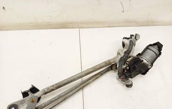 Toyota RAV 4 (XA30) Front wiper linkage and motor 