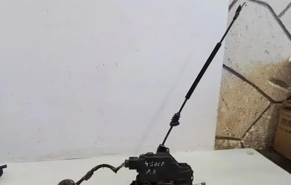 Volkswagen Golf IV Front door lock