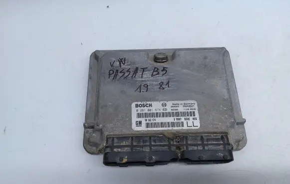 Volkswagen PASSAT B5 Engine control unit/module 0281001674 B98007865050036