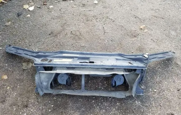 Volvo XC70 Top upper radiator support slam panel 9430301 9454401 9454292