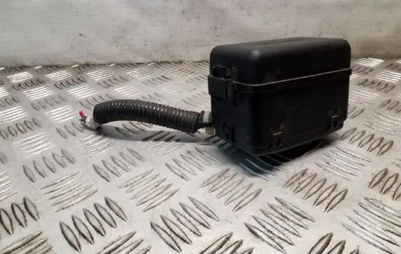 Lexus RX 450H Relay mounting block 8266248320
