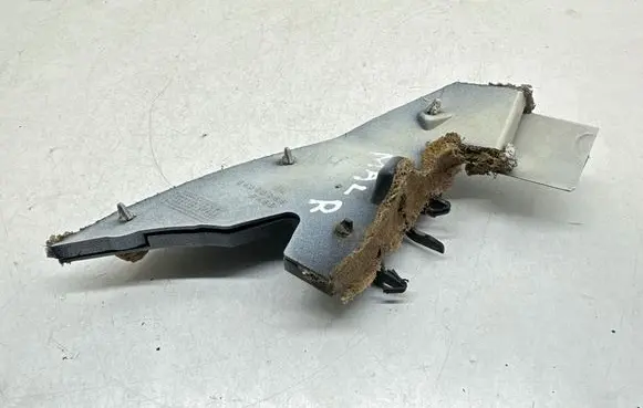 Chevrolet Malibu Fender mounting bracket 84096099