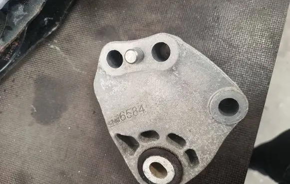 Opel Astra K Gearbox mounting bracket 42496584