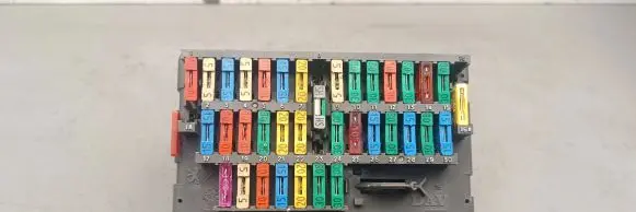 Peugeot 806 Fuse module 5970109547
