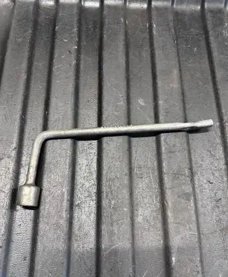 Infiniti FX Wheel nut wrench 99545AA36C