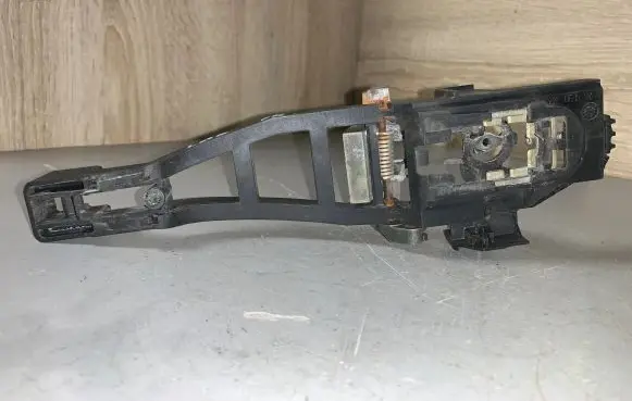 Front door exterior handle/bracket