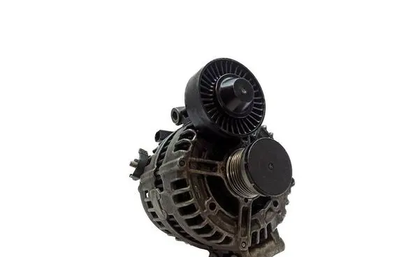 BMW 5 E60 E61 Generator/alternator 7550968 0121715012