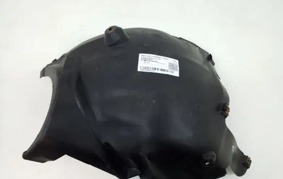 Front wheel arch liner splash guards