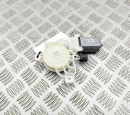 Mercedes-Benz GLA H247 Front door window regulator motor A0009065806