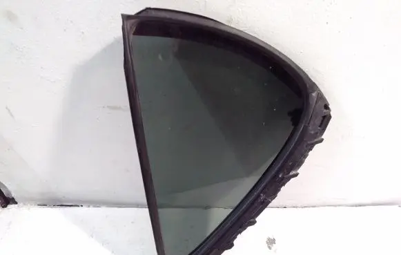 Lexus CT 200H Rear side window