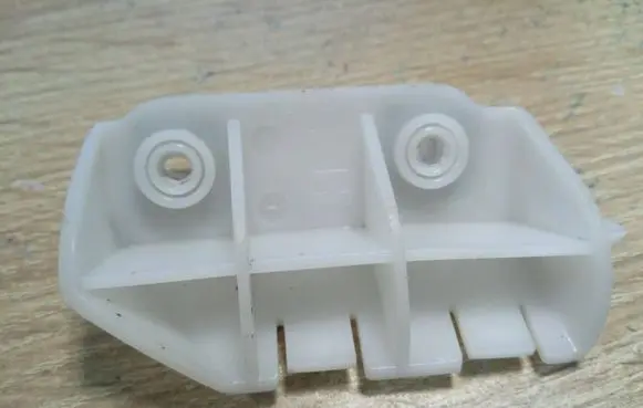 Rear bumper mounting bracket