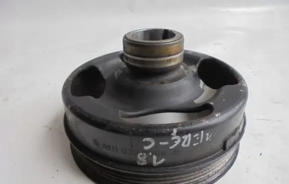 Mercedes-Benz C W202 Crankshaft pulley 1110300068