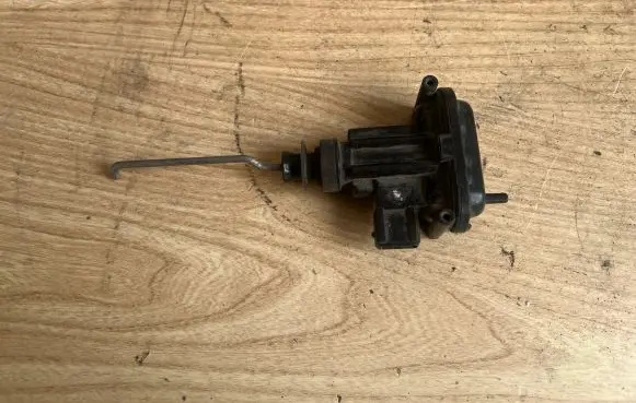Audi 80 90 B3 Central locking vacuum pump 893862153