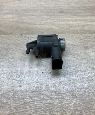 Volkswagen Golf V Turbo solenoid valve 1J0906283C