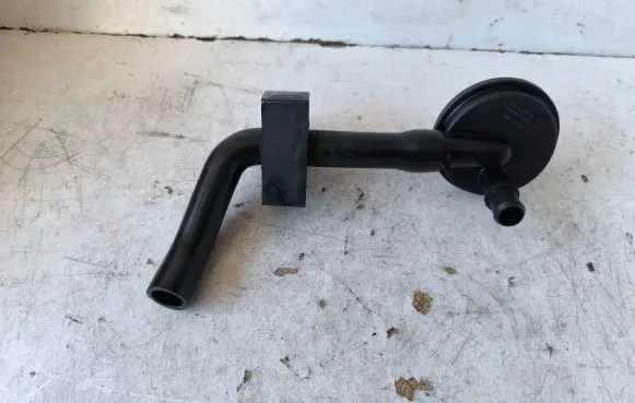 Volkswagen Multivan T5 Breather/breather pipe/hose 070129101A 3911171929