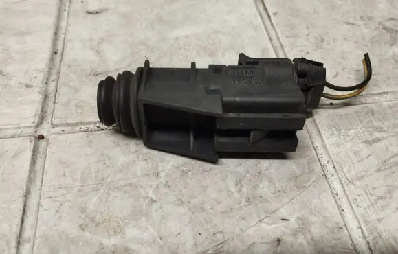Saab 9-3 Ver2 Bonnet alarm switch sensor 90355463