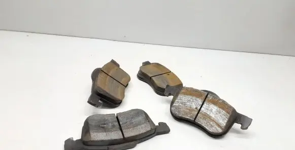 Volvo V70 Brake pads (front) 