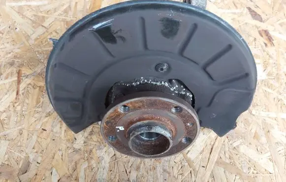 Seat Alhambra (Mk2) Front wheel hub
