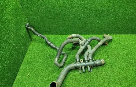 Engine coolant pipe/hose