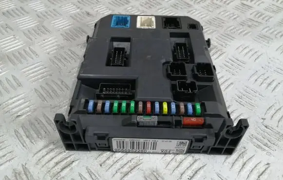 Peugeot 2008 I Fuse module 9666952280 22661F01 PRT0678001