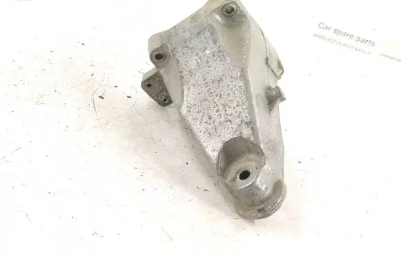 Mercedes-Benz C W205 Engine mounting bracket 2742231004 2742233204