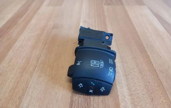 Multifunctional control switch/knob