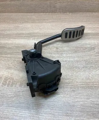 Volkswagen Phaeton Accelerator throttle pedal 3D2723503 F30016001