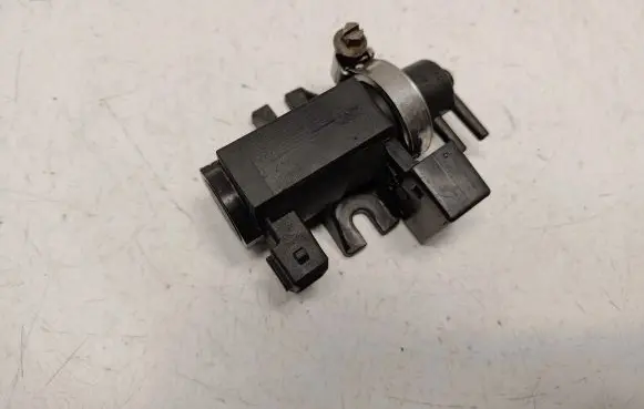 BMW 5 E60 E61 Valve vacuum 2247906 11742247906 11747796634