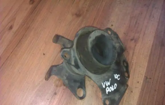 Volkswagen Polo III 6N 6N2 6NF Engine mount bracket 6n0199897