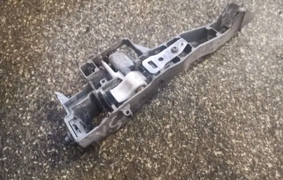 Rear door exterior handle/bracket