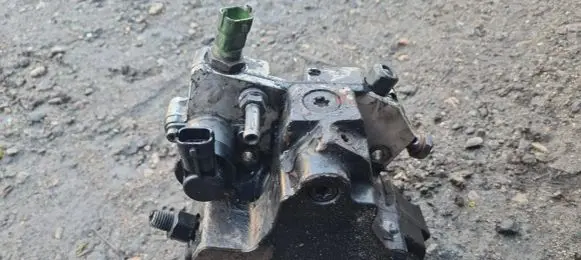 Volvo XC70 Fuel injection high pressure pump 0445010111