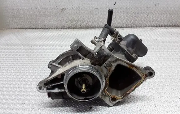 Ford Mondeo Mk III Vacuum pump XS7Q2A451BH