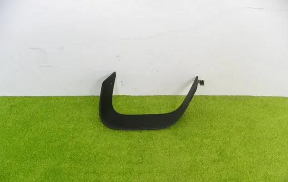 Rear bumper trim bar molding