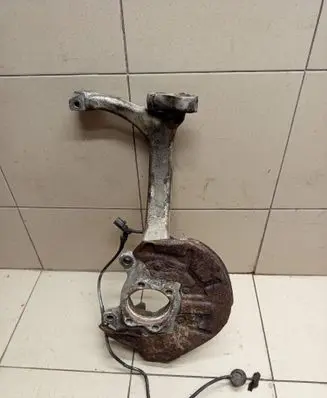 Front wheel hub spindle knuckle