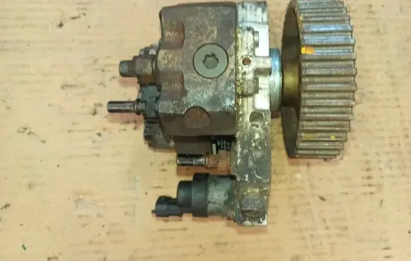 Renault Espace - Grand espace IV Fuel injection high pressure pump 8200108225