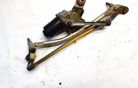 Renault Megane I Front wiper linkage and motor