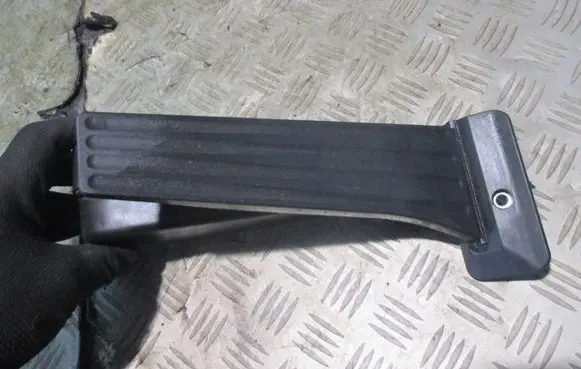 BMW 1 E81 E87 Accelerator throttle pedal 6770935 12037310 6PV00937920