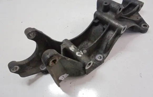 Seat Toledo II (1M) Engine mounting bracket 071260089B