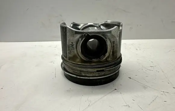 Volkswagen Touareg II Piston 83L120 83L120VWAG081