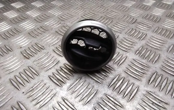 Nissan Qashqai Dashboard side air vent grill/cover trim