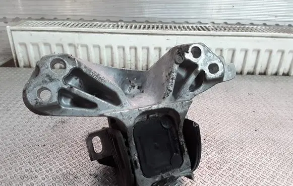 Peugeot 407 Engine mount bracket 326B95