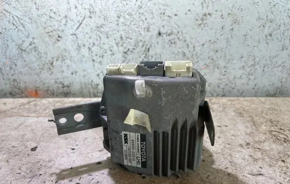 Toyota Corolla E120 E130 Power steering control unit/module 8965002010 015856 EATCEC007