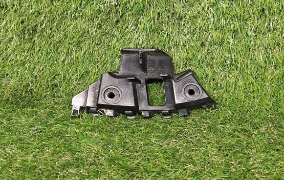 Volkswagen Jetta VI Front bumper mounting bracket 5C6807183