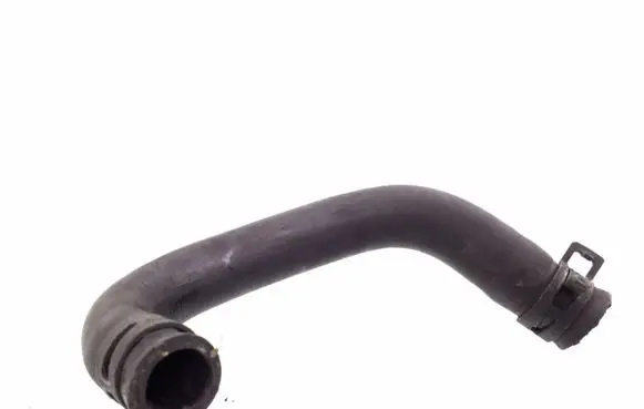 Volkswagen PASSAT B5 Engine coolant pipe/hose 058121058B