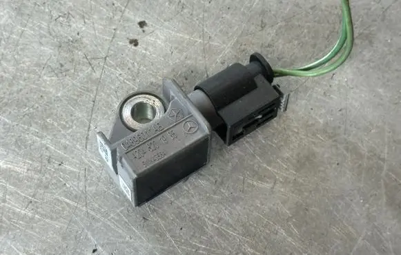 Dodge Journey Airbag deployment crash/impact sensor A2048201985 A0065403681