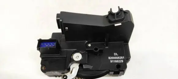 Opel Vivaro Front door lock 8200008261