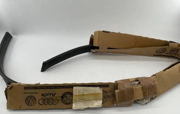 Seat Cordoba (6K) Rear bumper trim bar molding 5K6807425 0004625668 E520402011D